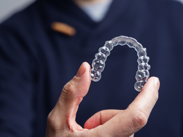 https://www.inwhitedental.in/wp-content/uploads/2024/07/Invisalign-2-640x480.jpg